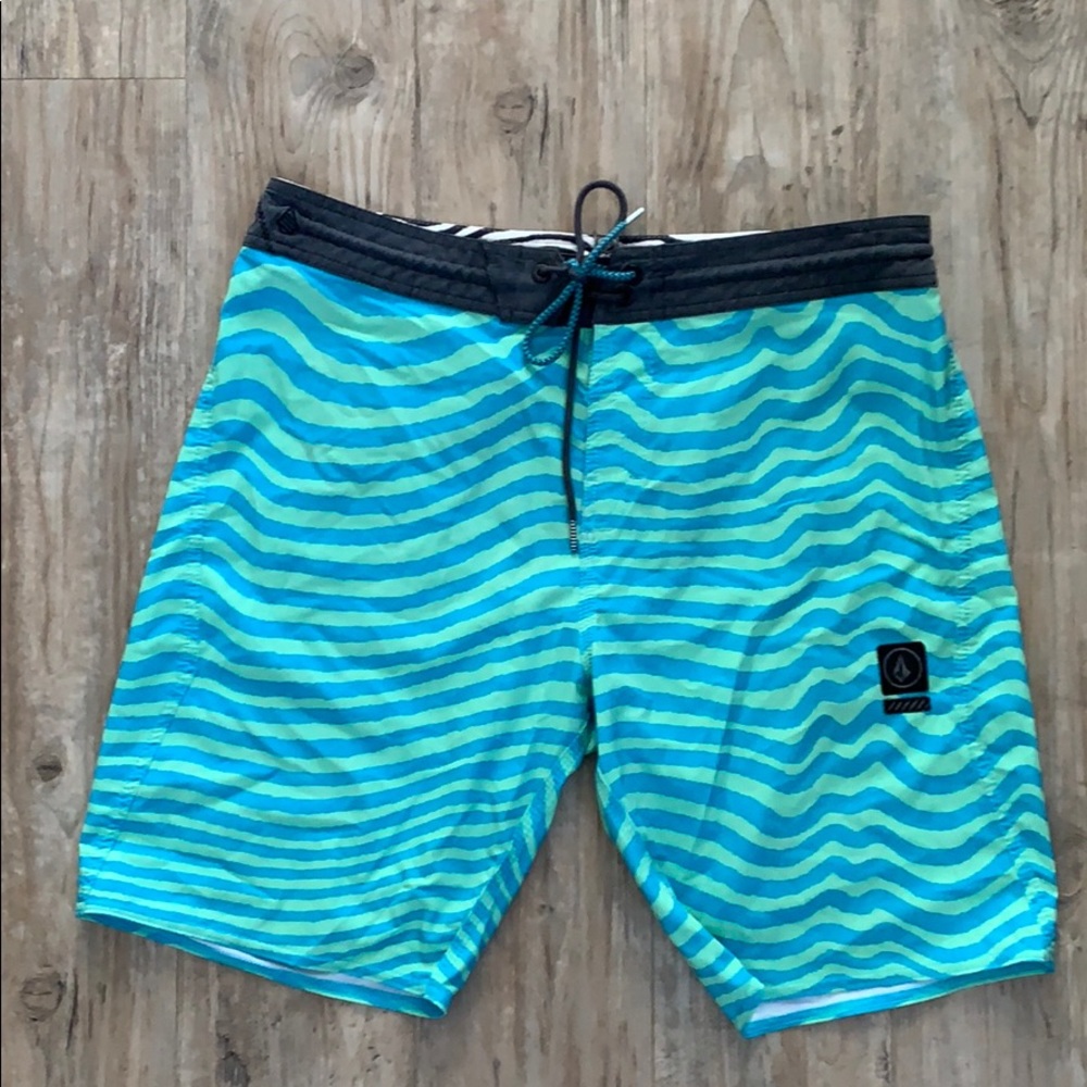 Volcom Boardshorts size 34